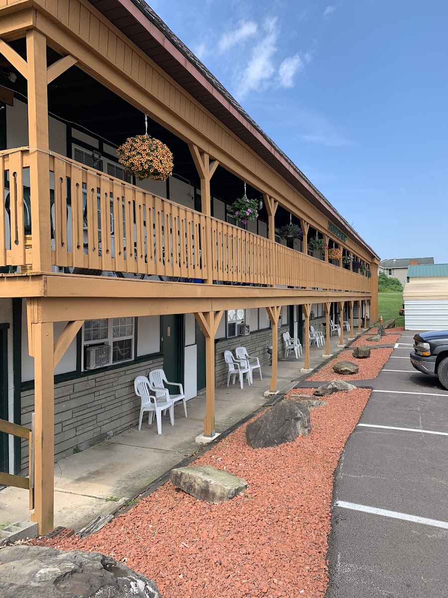 Crossroads Inn & Motel